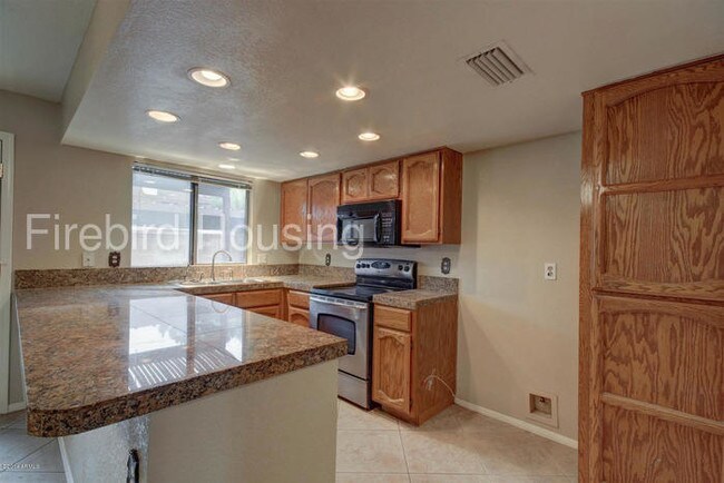 Building Photo - 170 E Guadalupe Rd