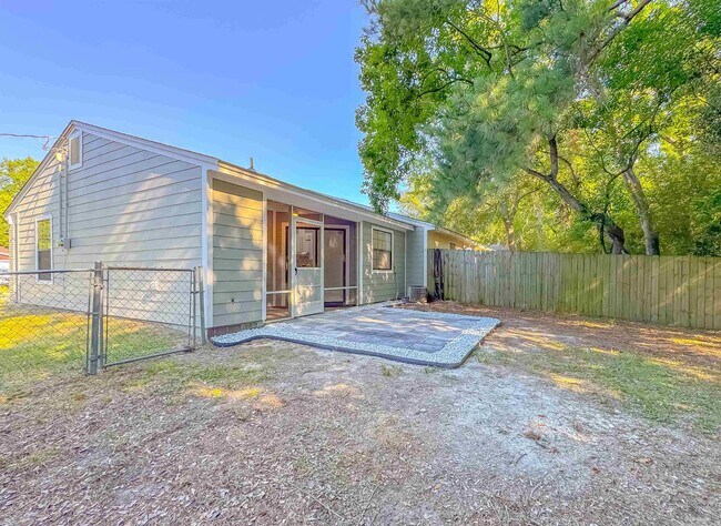 Foto del edificio - 6133 Greenon Ln