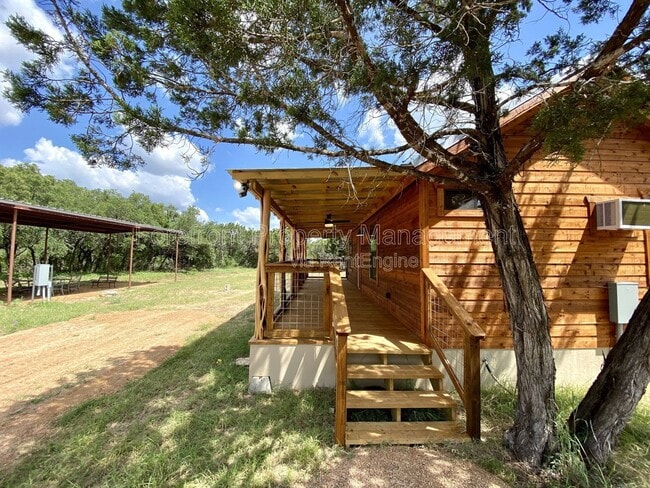 Building Photo - 624 Deer Creek Dr W