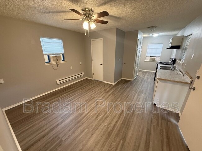 Building Photo - 1615 1/2 N Main St