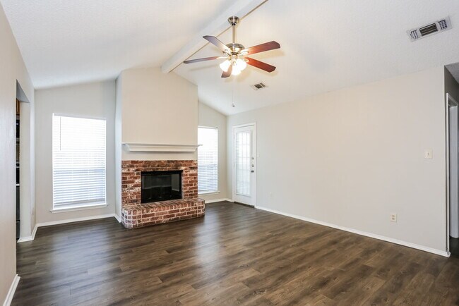 Foto del edificio - 7320 Laurelhill Ct S