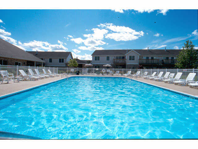 Piscina - The Meadows Apartments