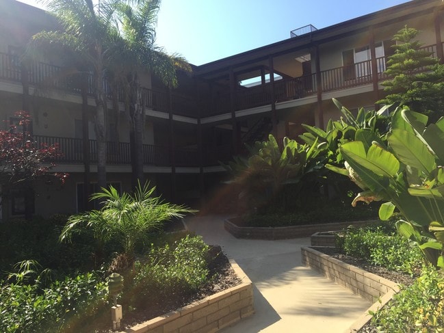 Photo - 4507 Spencer St Apartments