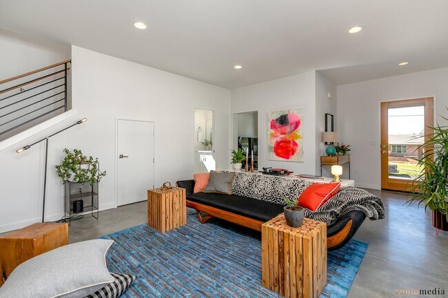 Building Photo - 2038 NE Morgan St