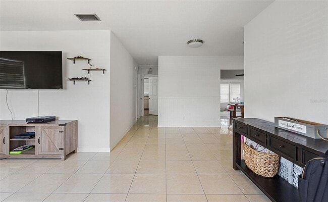 Building Photo - 5542 19th Ave N