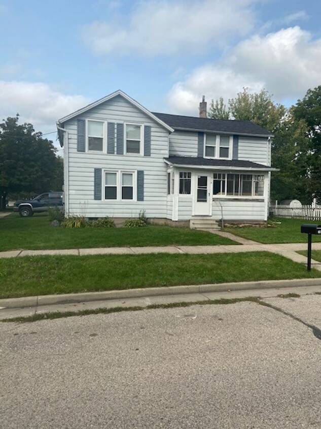 Primary Photo - Beautiful 3 bed / 1 bath home on corner lo...