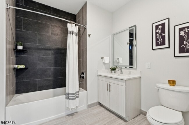 Foto del edificio - 140 W Webster Ave