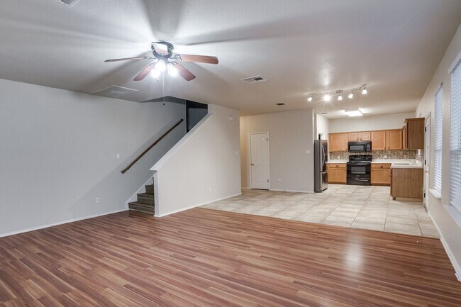 Foto del edificio - 201 Creek Ledge Dr