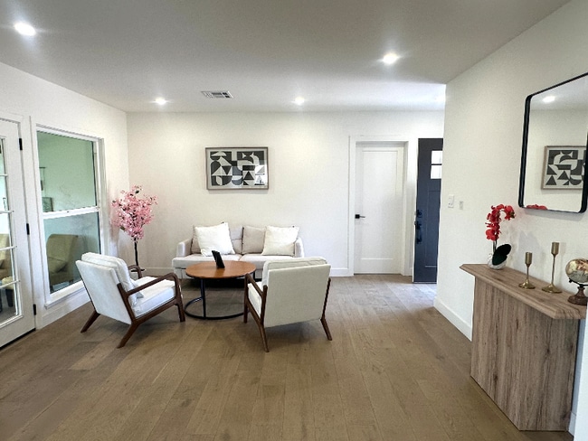 Foto del edificio - 16913 Covello St