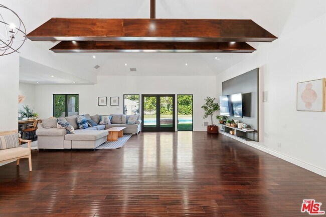 Foto del edificio - 13201 Bloomfield St