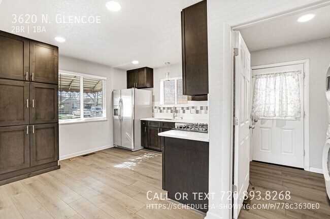 Building Photo - 2 Bed 1 Bath Duplex with Gated Yard & Gara...