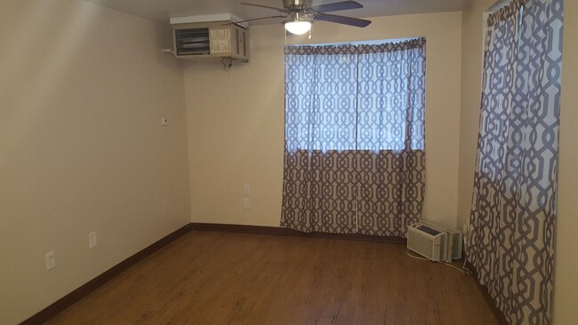 Building Photo - 1 bedroom 1 bath apartment