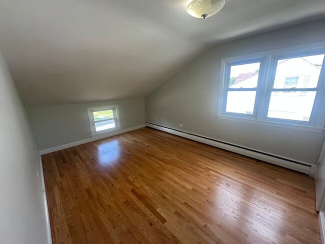 Building Photo - 15 Craigie St