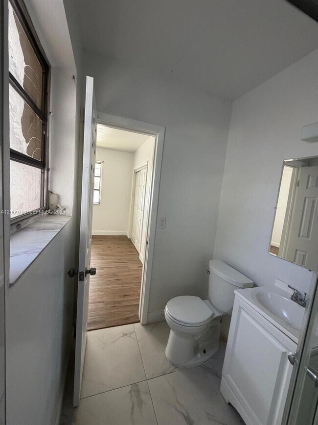 Foto del edificio - 890 NW 55th St