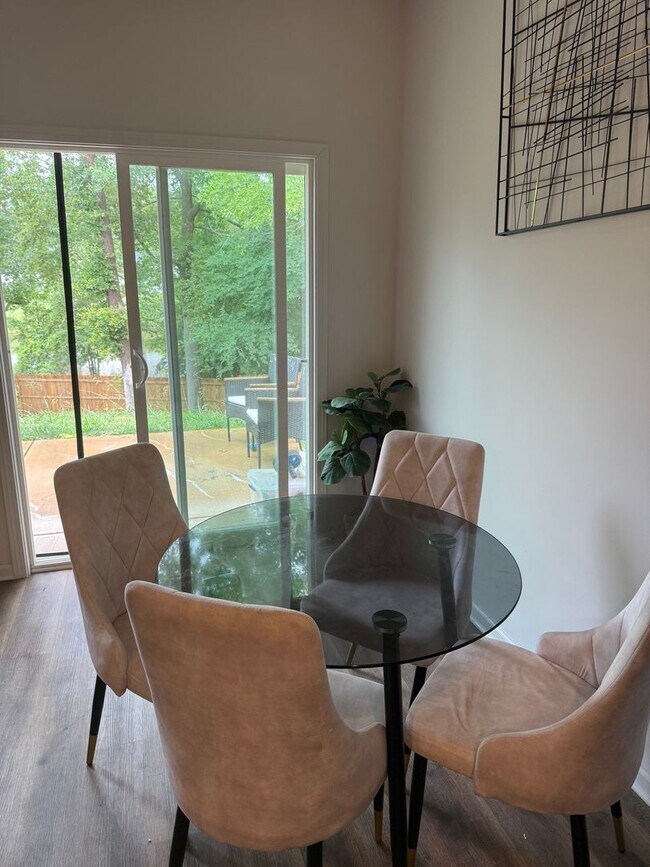 Foto del edificio - Charming 3BR Duplex in Charlotte