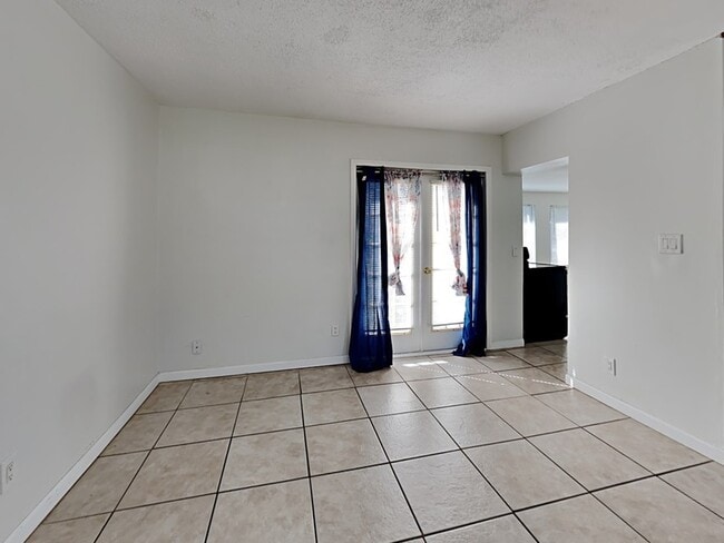 Building Photo - 142 Lynbrook Dr