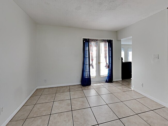 Foto del edificio - 142 Lynbrook Dr