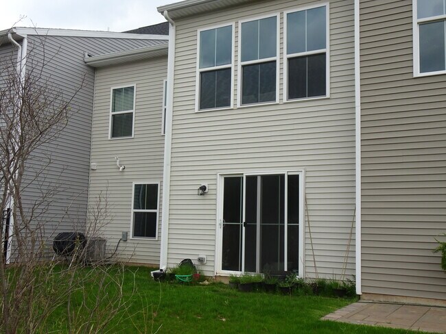 Building Photo - 185 Sandstone Cir