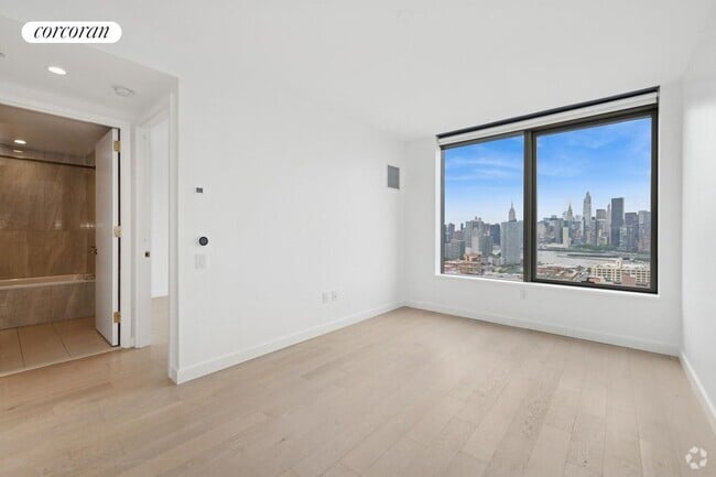 Building Photo - 3 Ct Square W