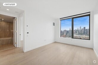 Building Photo - 3 Ct Square W