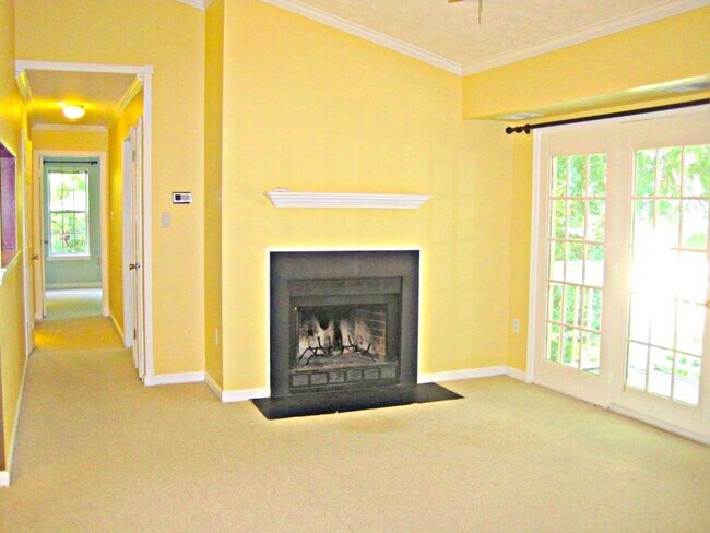 Foto del edificio - Top Floor Condo with Fireplace and Open Fl...