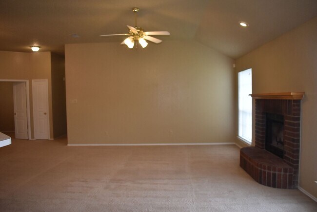 Foto del edificio - 2521 Creek Dr