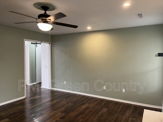 Foto del edificio - 4332 S Elm Ave