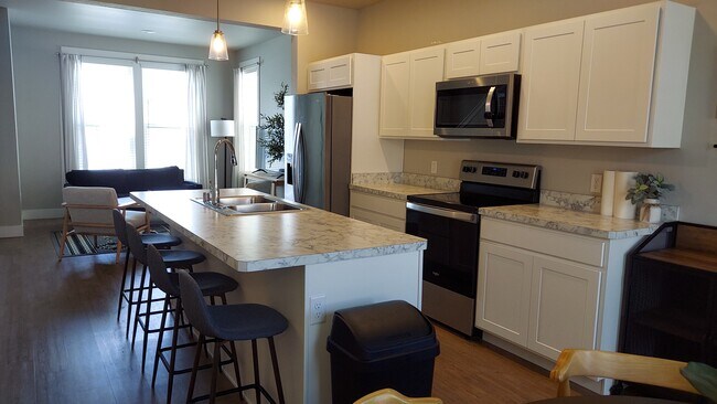 Foto del edificio - 6145 Farmstead Ave