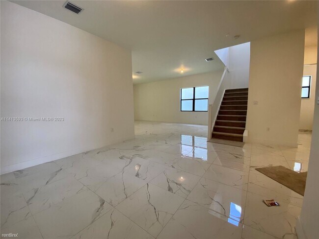 Foto del edificio - 5 br, 4.5 bath House - 17552 SW 46th St