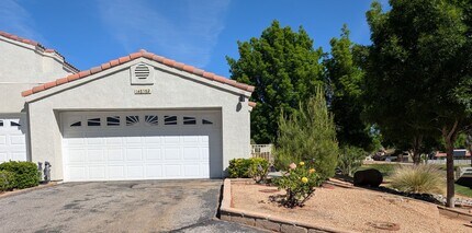 Building Photo - 14858 Clubhouse Dr