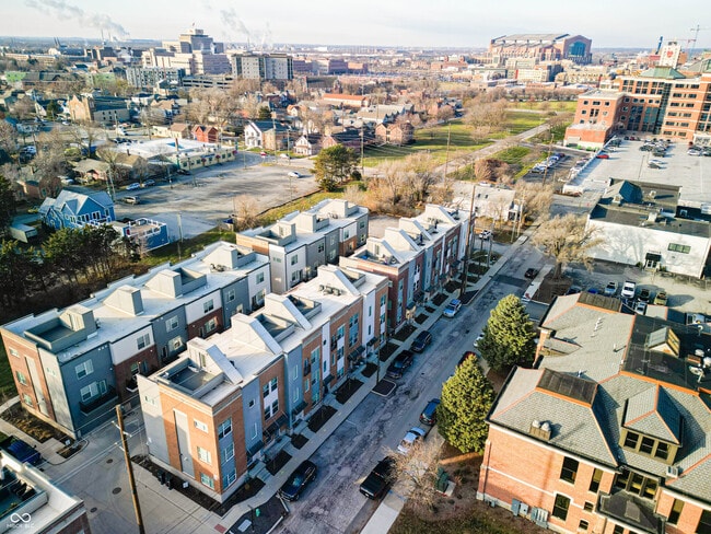 Foto del edificio - 743 Bates St