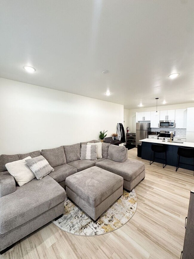 Building Photo - Beautiful Condo For Rent In Rexburg!