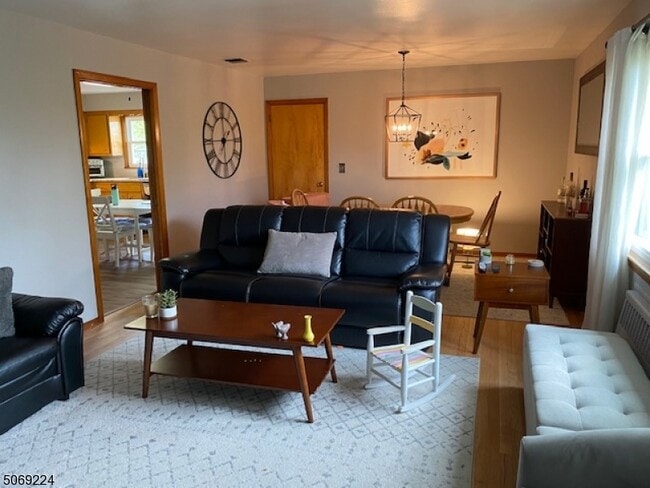 Building Photo - 83 Alfred St