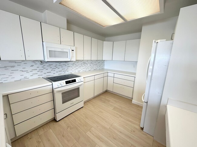 Building Photo - 6337 Caminito Andreta