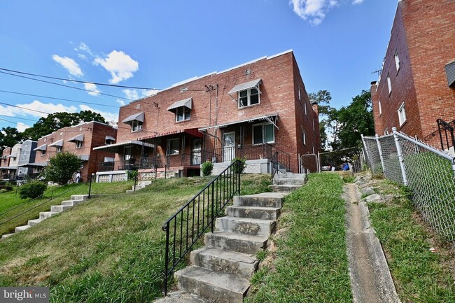 Building Photo - 5224 Central Avenue SE