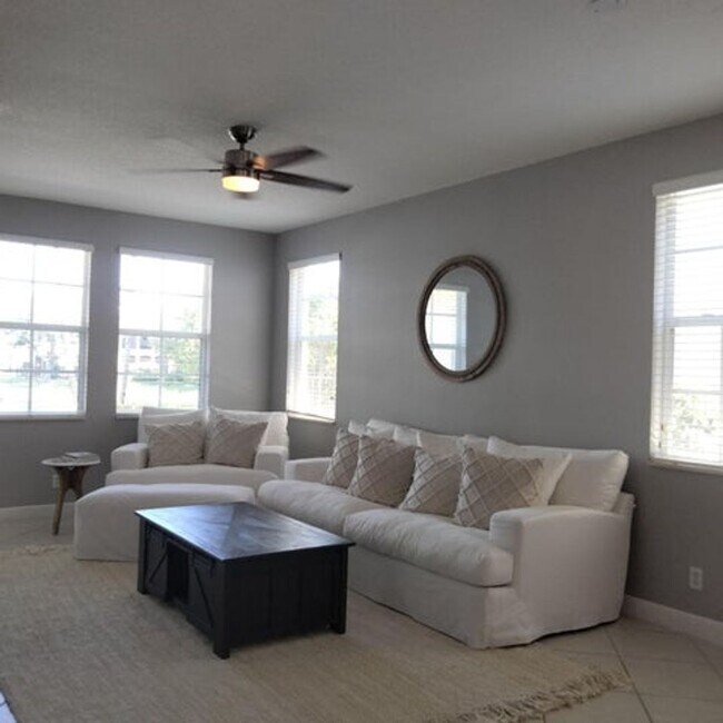 Foto del edificio - 647 Castle Dr