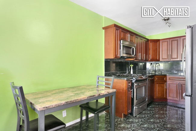 Building Photo - 2069 E 60th St