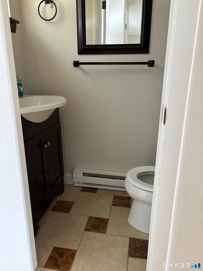 Building Photo - 273 Queen St