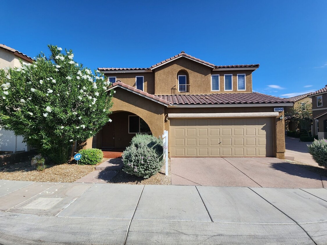 Foto principal - Southwest 3 bedroom 2.5 Bath Home