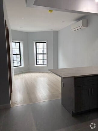 Building Photo - 546 Van Buren St