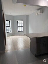 Building Photo - 546 Van Buren St