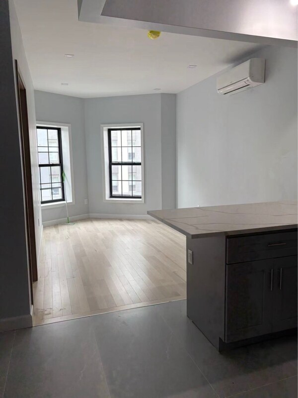 Foto del edificio - 546 Van Buren St