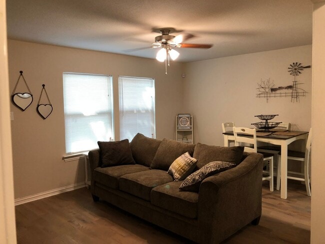 Foto del edificio - Move in Ready - 3 bedroom 2 bath 1 car garage