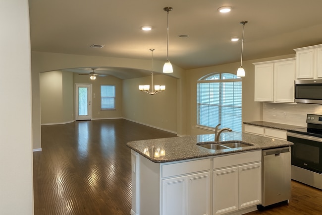 Building Photo - 263 Bainbridge Rd