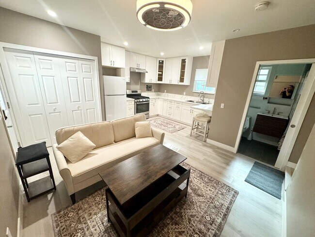 Foto del edificio - ***Updated 1 bed 1 bath ADU with washer/dryer***