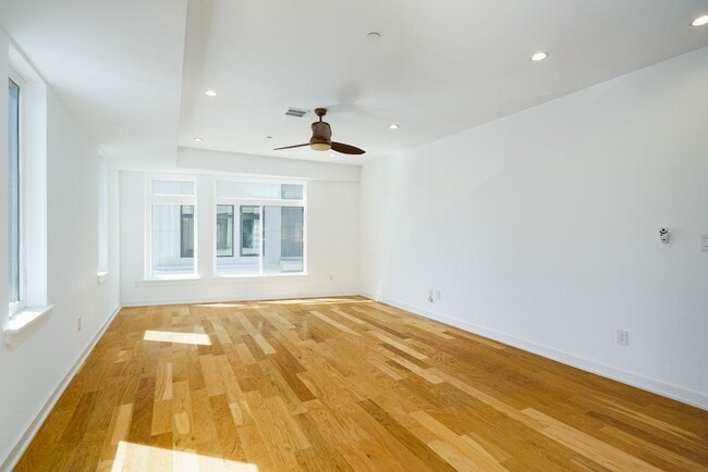 Building Photo - Stunning 4-Bedroom Townhouse with Garage and Rooftop Deck! Available late May!