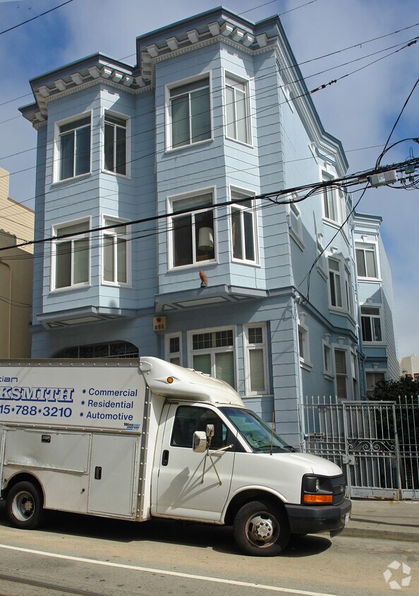 Building Photo - 1070 Washington St