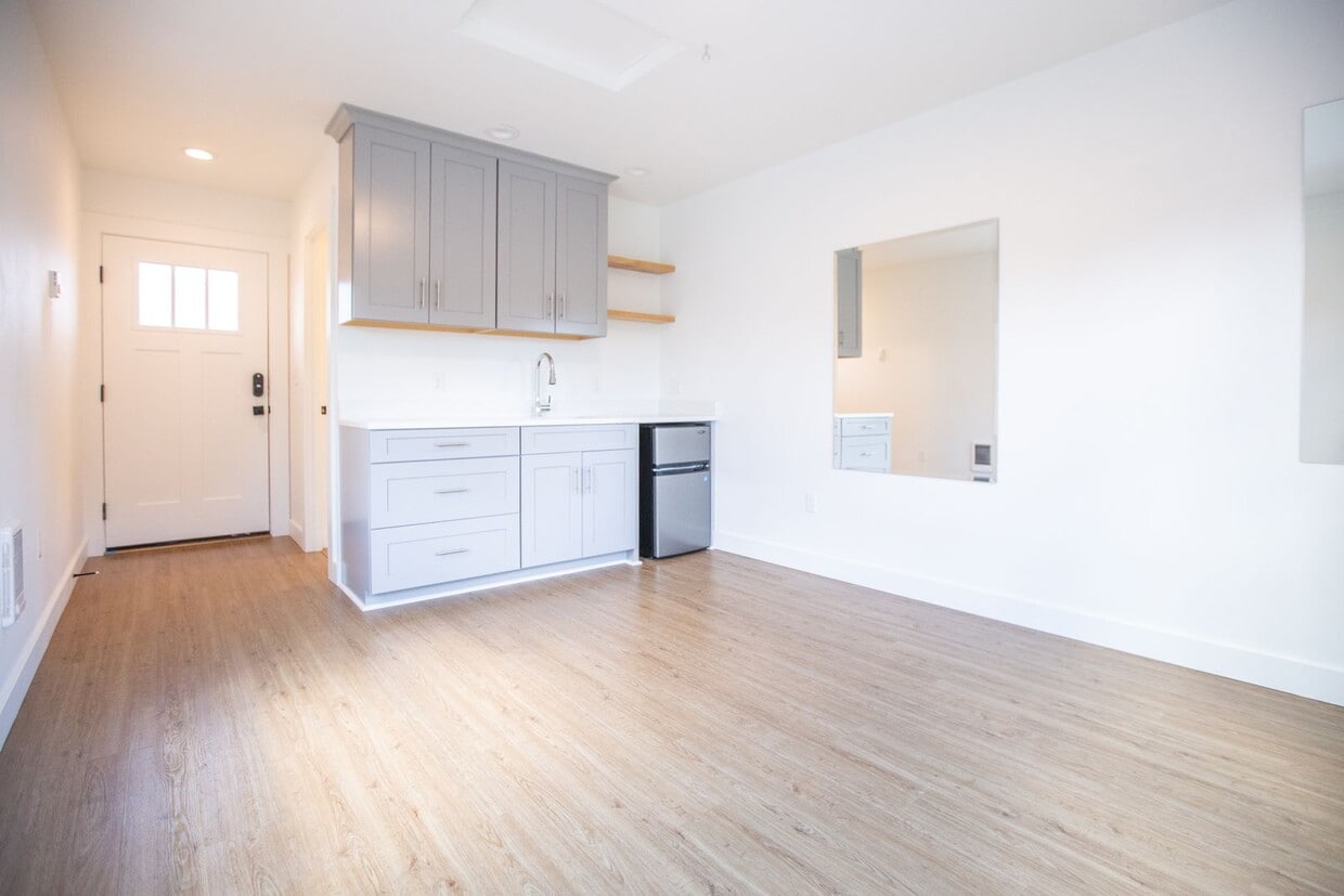Primary Photo - Detached above Garage Studio Available in ...
