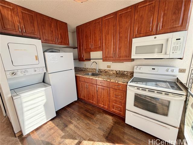 Building Photo - 1702 Kewalo St