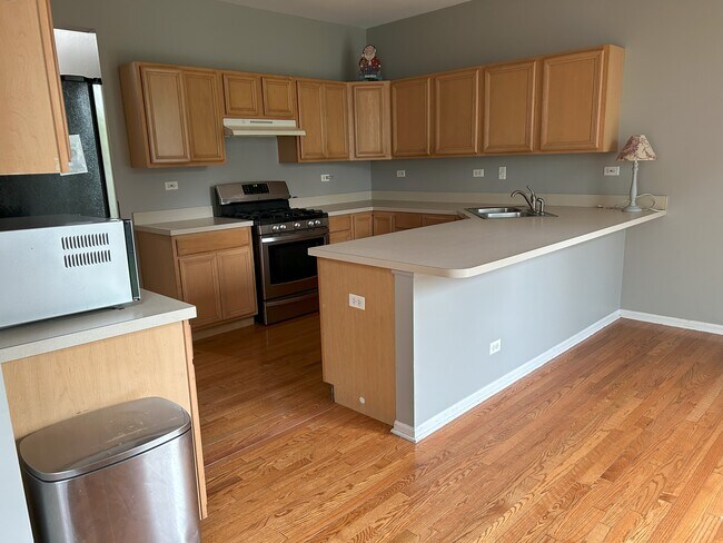 Foto del edificio - 707 Red Oak Ct